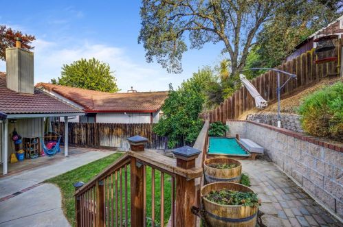 1235 Riv Blf Dr, Valley Home CA 95361-2655 exterior