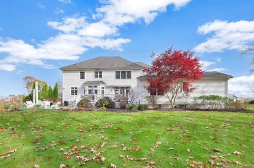 42 Vintage Ln, Wapping CT  06074-1616 exterior