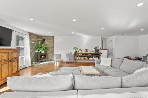 64 Toilsome Ave, Norwalk, CT 06851-2427