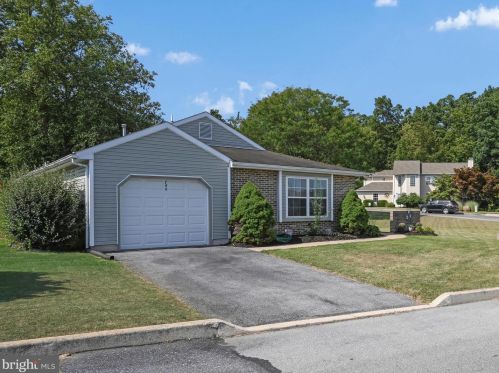 744 Highlands Dr, Harrisburg, PA 17111-6938