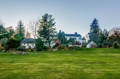 345 Round Hill Rd, Greenwich CT  06831-3303 exterior