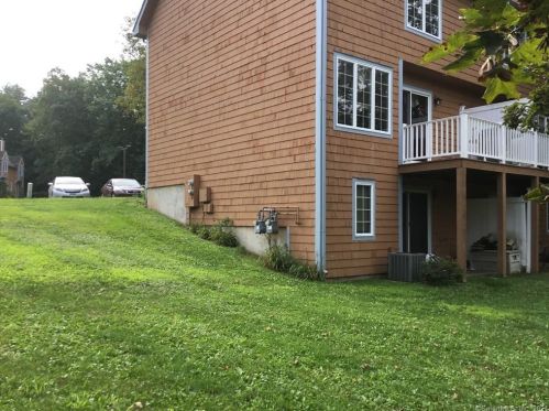 32 Julia Ct, East Windsor, CT 06016-9307