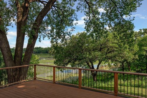 9209 Cedar Lake Rd, Minneapolis MN  55426-2358 exterior