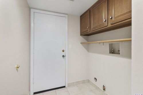 2520 Flintridge Dr, Glendale CA  91206-1033 exterior