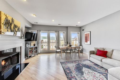2627 Belmont Ave, Chicago, IL 60618-5964