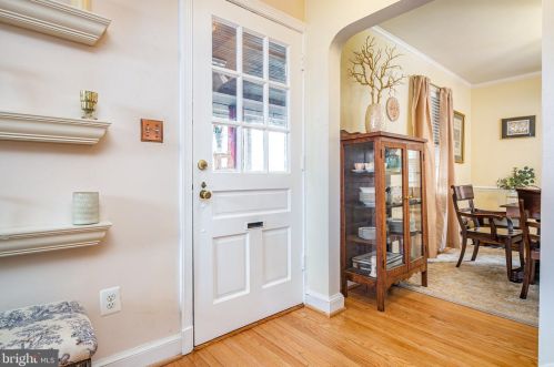 9408 Colesville Rd, Silver Spring MD 20901-4820 exterior