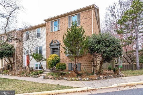 4502 Little River Run Dr, Annandale, VA 22003-3540