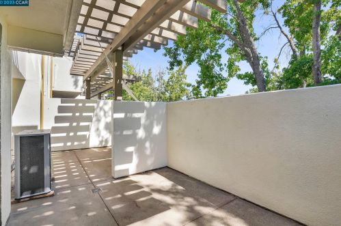 72 Mozden Ln, Concord CA  94523-3369 exterior