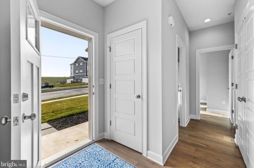 405 Pumping Station Rd, Hanover PA  17331-9301 exterior