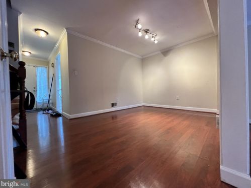 7013 Brocton Ct, Springfield VA  22150-3054 exterior