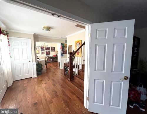 10704 Oakenshaw Ct, Springfield VA  22015-2319 exterior