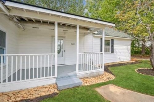 4028 Sutton Rd, Gainesville, GA 30506-3200