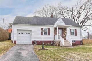 2 Ridgeway Dr, York, PA 17404-5140