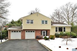 36 Roberts Ct, Tenafly, NJ 07670-2001