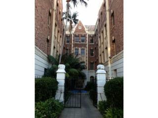 604 Cochran Ave, Los Angeles CA  90036-4004 exterior