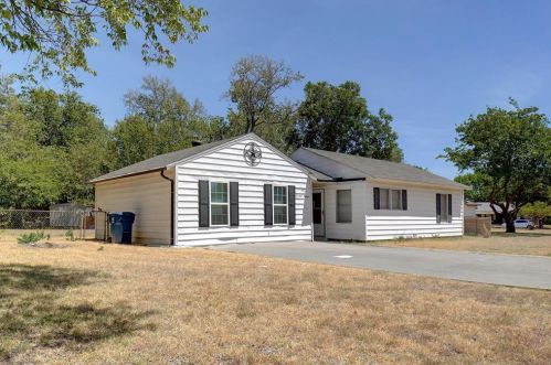 1713 Bell Ave, Fort Worth, TX 76131-1102