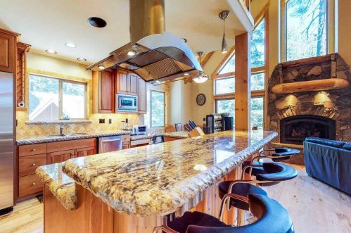 12764 Ski Slope Way, Truckee, CA 96161-6612