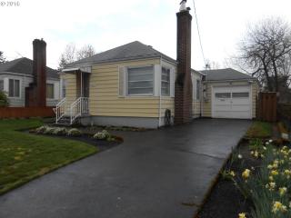8209 Washburne Ave, Portland, OR 97217-7255