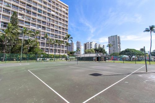 500 University Ave, Honolulu HI  96826-4904 exterior