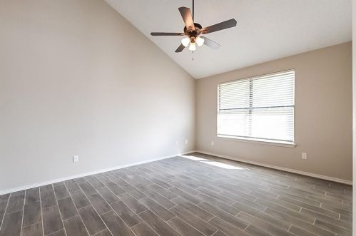 711 Meadowcreek Ct, Garland TX  75043-5265 exterior