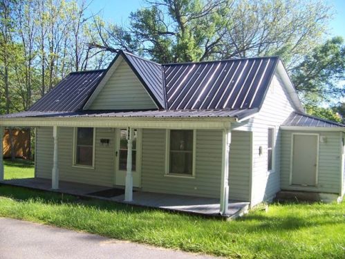 659 Spruce St, Thomas Bridge, VA 24354-3725