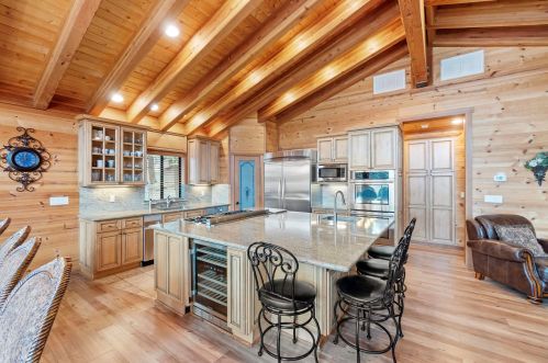 11030 Ski Slope Way, Truckee CA  96161-6601 exterior