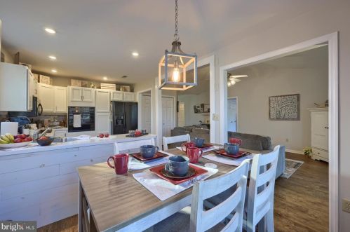 12 Mill Pond Dr, Lancaster PA  17603-7411 exterior