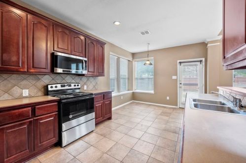 4461 Shady Hollow Dr, Fort Worth, TX 76123-2927