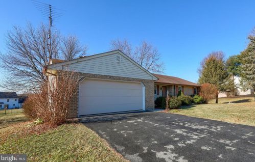 154 Amsterdam Rd, Lancaster PA  17603-9719 exterior