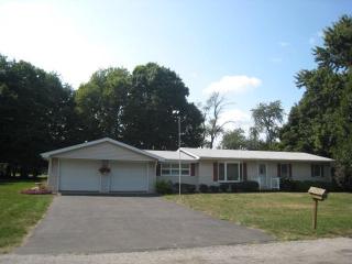 112 Mapleleaf Dr, Catlin, IL 61817-9640