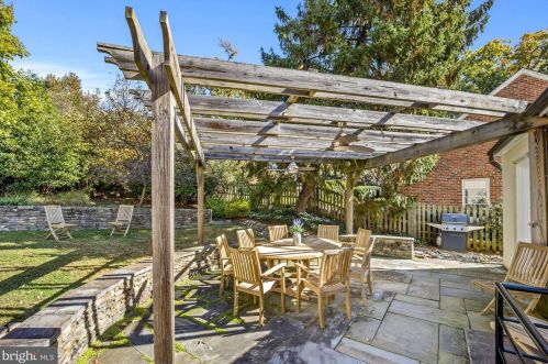 8009 Glenside Dr, Silver Spring MD 20912-7327 exterior