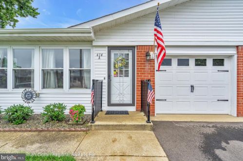 414 Highland Dr, Lakehurst, NJ 08759-3760