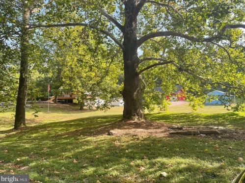 365 Big Oak Dr, Shepherdstown WV 25443-4598 exterior