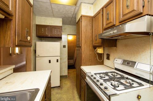 206 Cooper Ave, Camden NJ  08107-2209 exterior