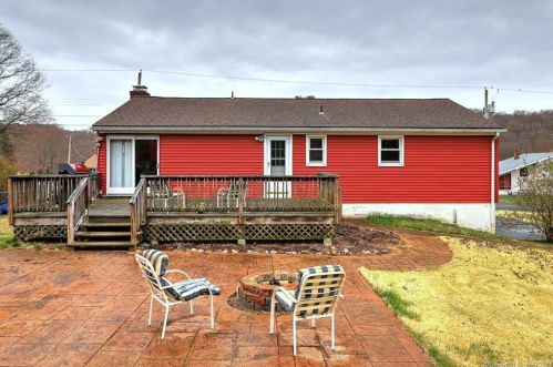 27 Fanny St, Huntington, CT 06484-4504