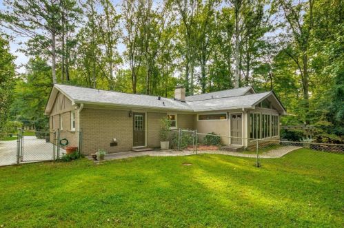 7290 Hunters Br Dr, Atlanta GA  30328-1719 exterior