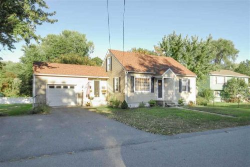 2 Griffin St, Derry, NH 03038-2514