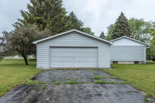 2401 Westward Dr, Spring Grove, IL 60081-8648