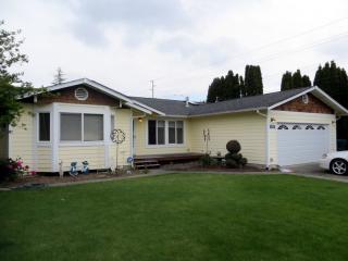 209 Kay Ave, Burlington, WA 98233-2827