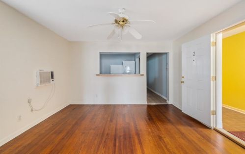 610 Ball St, Galveston, TX 77550-5236