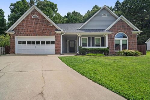 665 Sterling Oaks Dr, Lilburn, GA 30047-3682