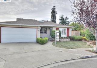 26125 Stryker St, Hayward, CA 94545-3031