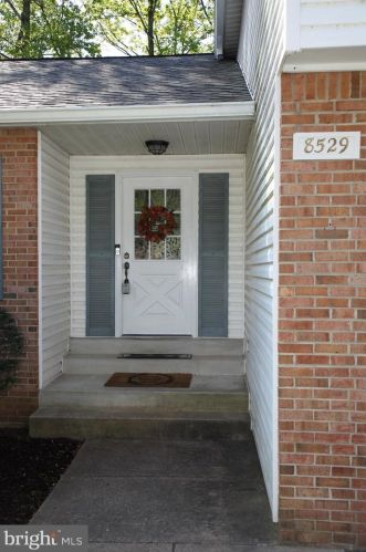 8529 Hooes Rd, Springfield, VA 22153-1709