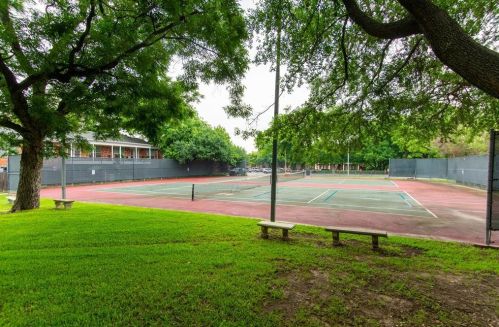 1315 Roaring Springs Rd, Fort Worth TX  76114-4492 exterior