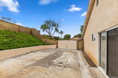 1181 Tiger Tail Dr, Riverside CA  92506-5423 exterior