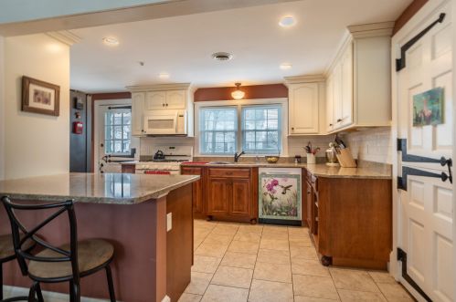 44 Cushing Ave, Nashua, NH 03064-1816