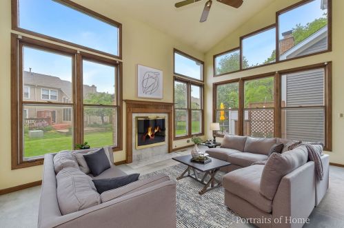 1111 Tennyson Ln, Naperville, IL 60540-0336