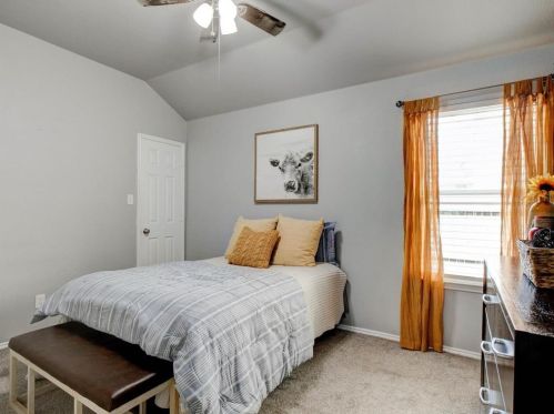 5733 Parkview Hills Ln, Fort Worth TX  76179-6715 exterior