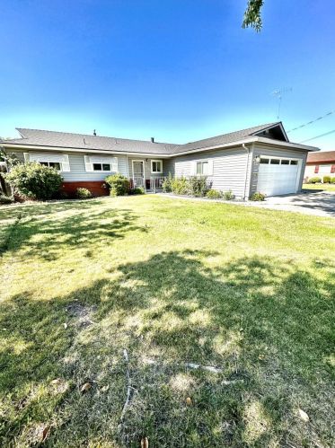 1509 Crestview Dr, Modesto, CA 95355-3707