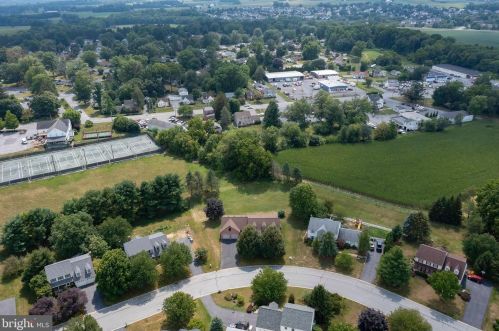 2616 Standardbred Dr, Lancaster PA  17603-4161 exterior